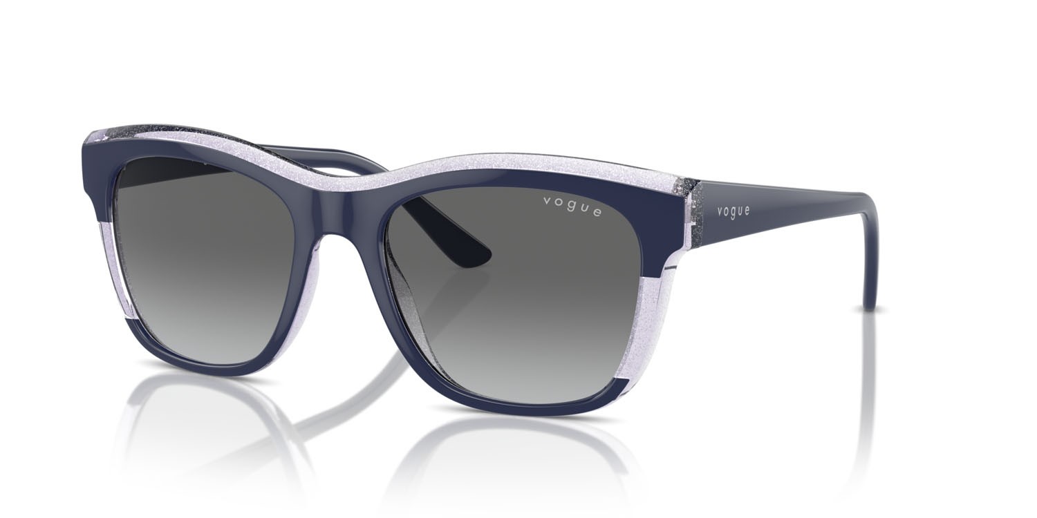 Sonnenbrillen Vogue VO 5557S (313711) farbe blue/transparent lilac glitter form quadratisch gläser sfumato grigio