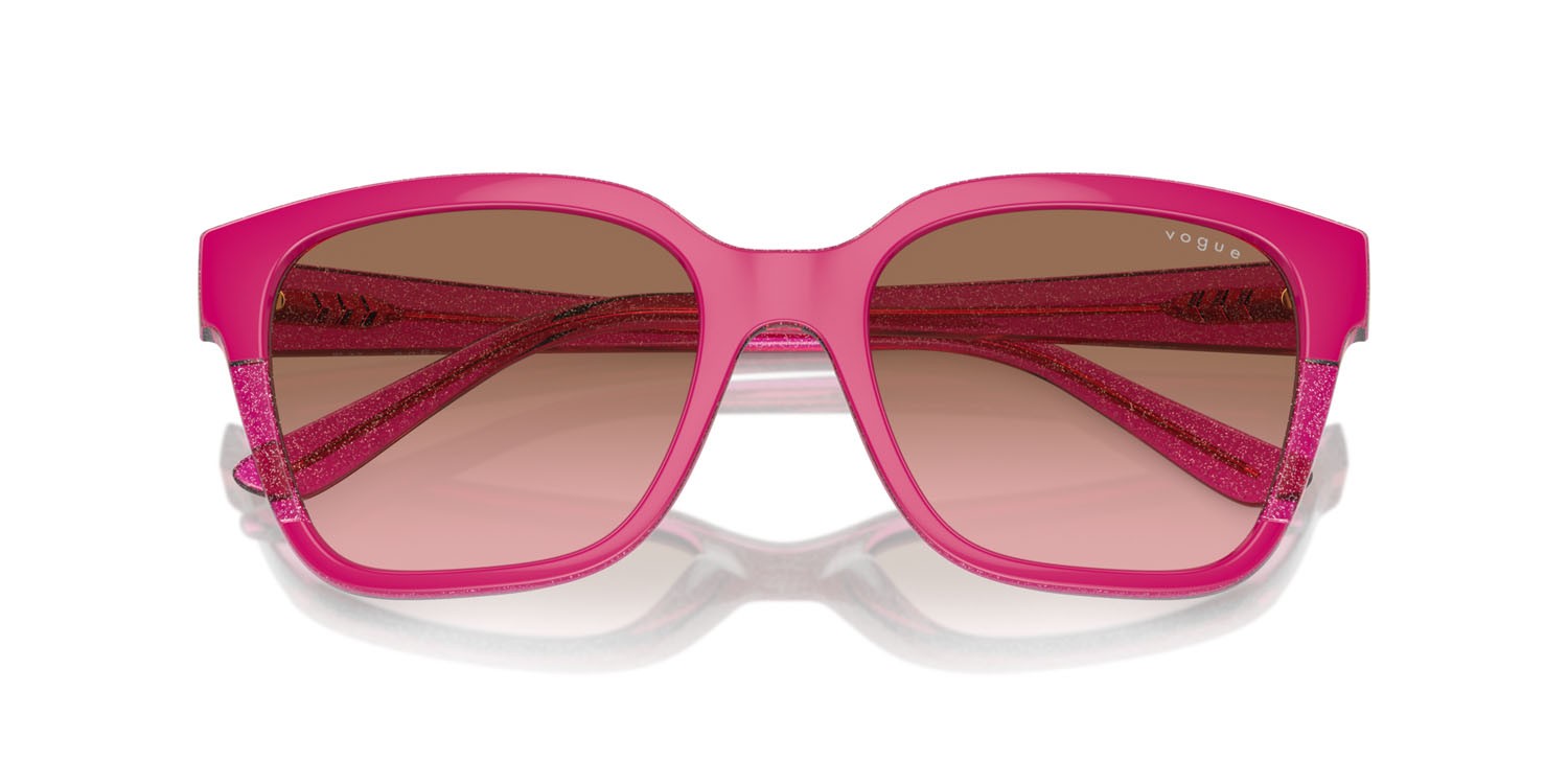 Sunglasses Vogue VO 5558S (313514) color cherry/transparent fuchsia glitter shape square lenses rosa sfumato marrone