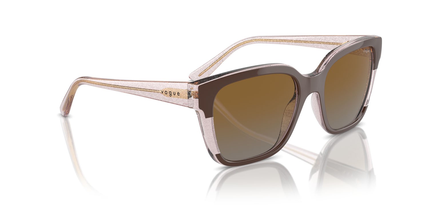 Occhiali da sole Vogue VO 5558S (3136T5) colore brown/transparent rose glitter forma quadrato lenti grigio sfumato marrone polarizzata
