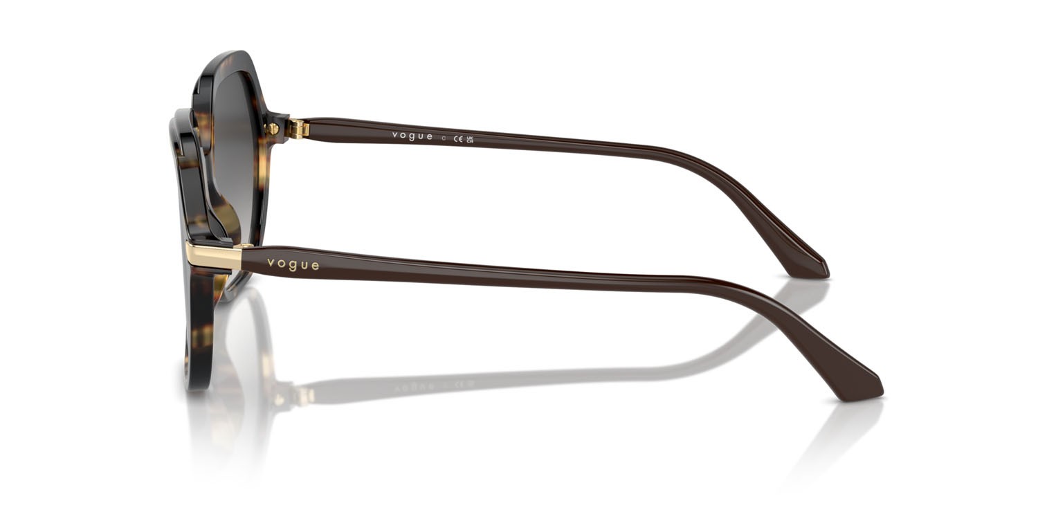 Sunglasses Vogue VO 5561S (26058G) color tartarugato giallo shape square lenses grigio sfumato nero