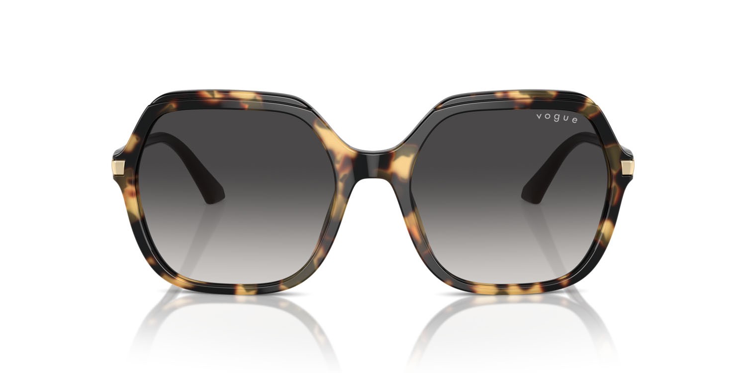 Sunglasses Vogue VO 5561S (26058G) color tartarugato giallo shape square lenses grigio sfumato nero