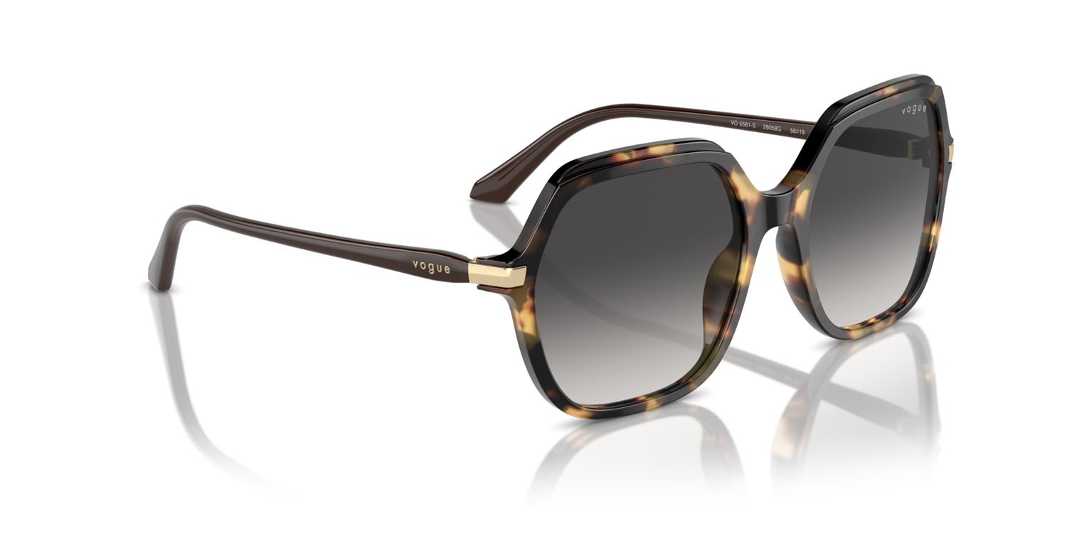 Sunglasses Vogue VO 5561S (26058G) color tartarugato giallo shape square lenses grigio sfumato nero