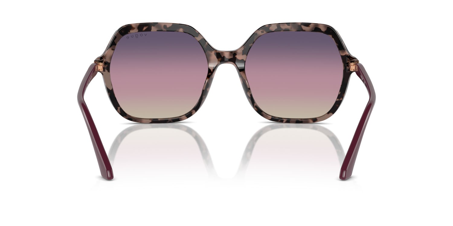 Occhiali da sole Vogue VO 5561S (3150U6) colore rosa tartarugato forma quadrato lenti marrone sfumato violetto sfumato blu