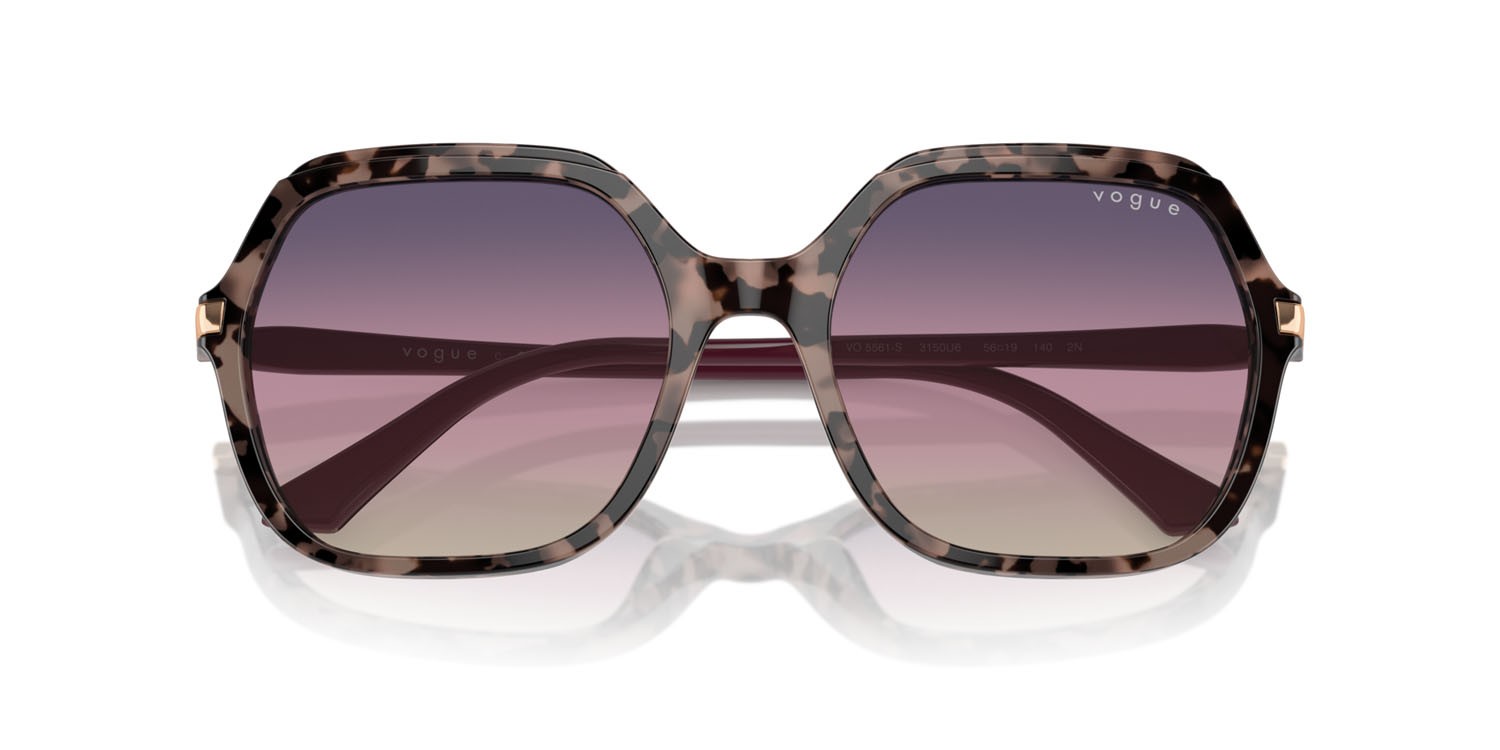 Occhiali da sole Vogue VO 5561S (3150U6) colore rosa tartarugato forma quadrato lenti marrone sfumato violetto sfumato blu