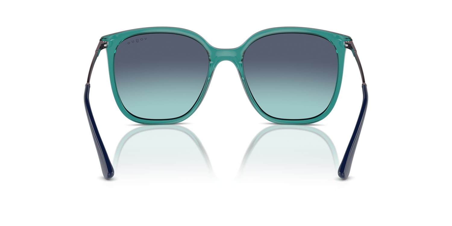 Sonnenbrillen Vogue VO 5564S (31204S) farbe petrolio trasparente form quadratisch gläser azzurro sfumato blu scuro