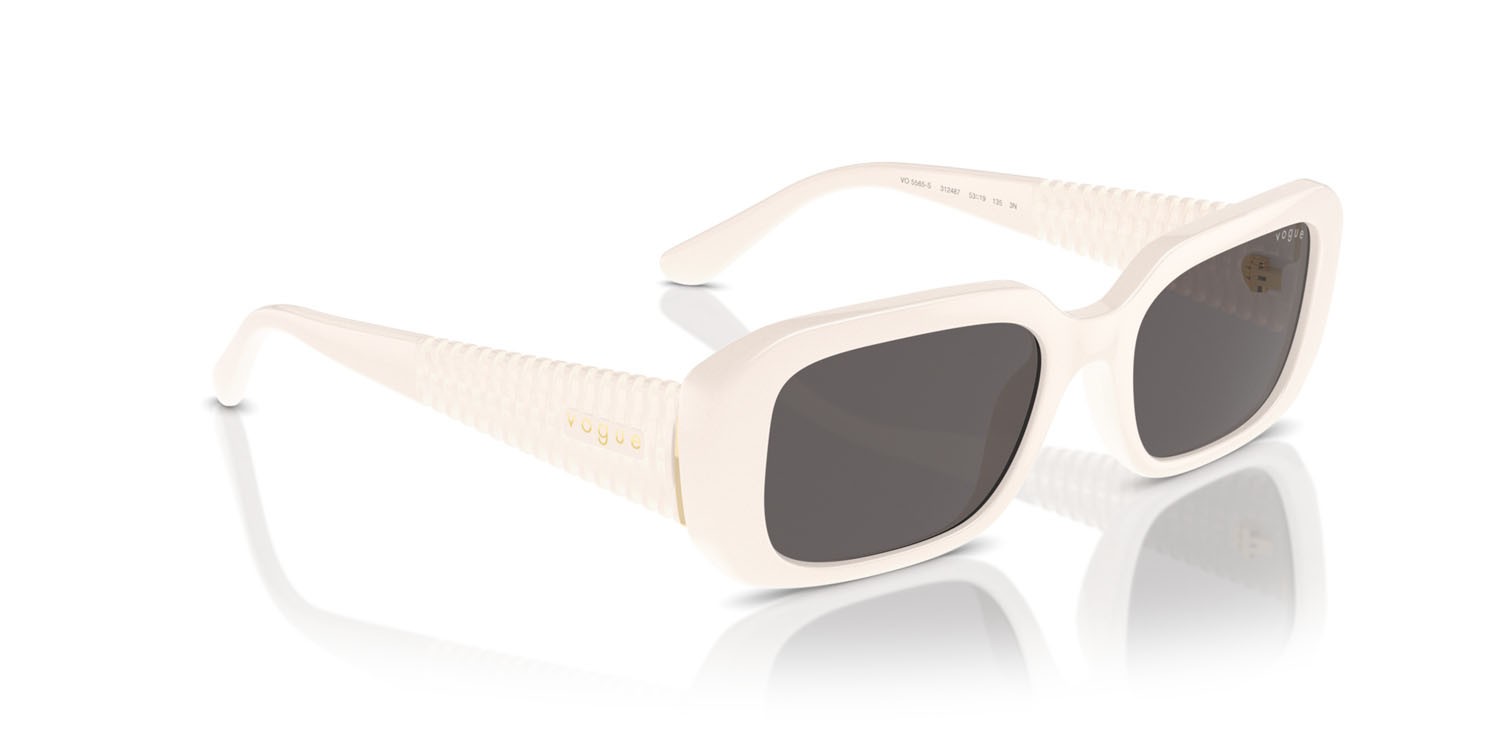 Occhiali da sole Vogue VO 5565S (312487) colore full ivory forma quadrato lenti nero/grigio fumo