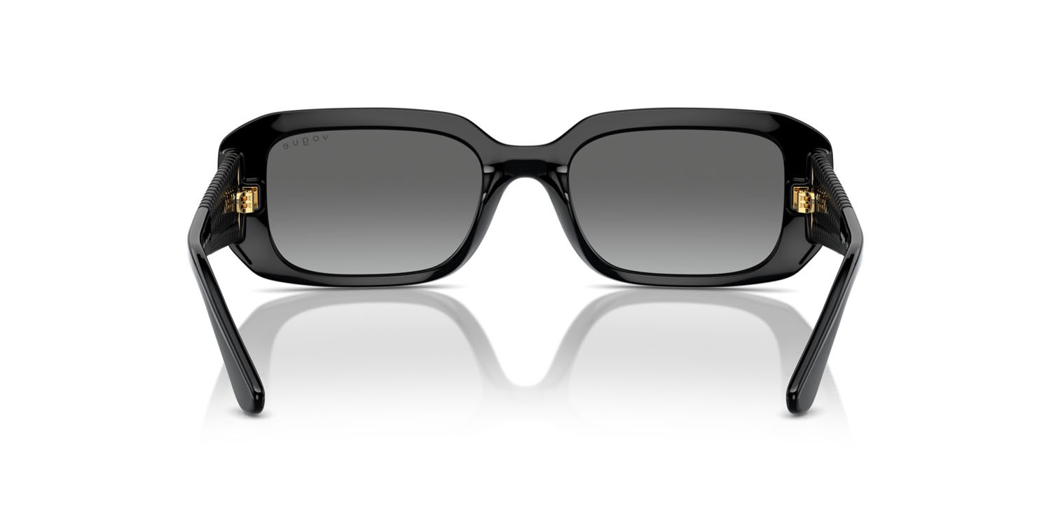 Occhiali da sole Vogue VO 5565S (W44/11) colore nero forma quadrato lenti sfumato grigio