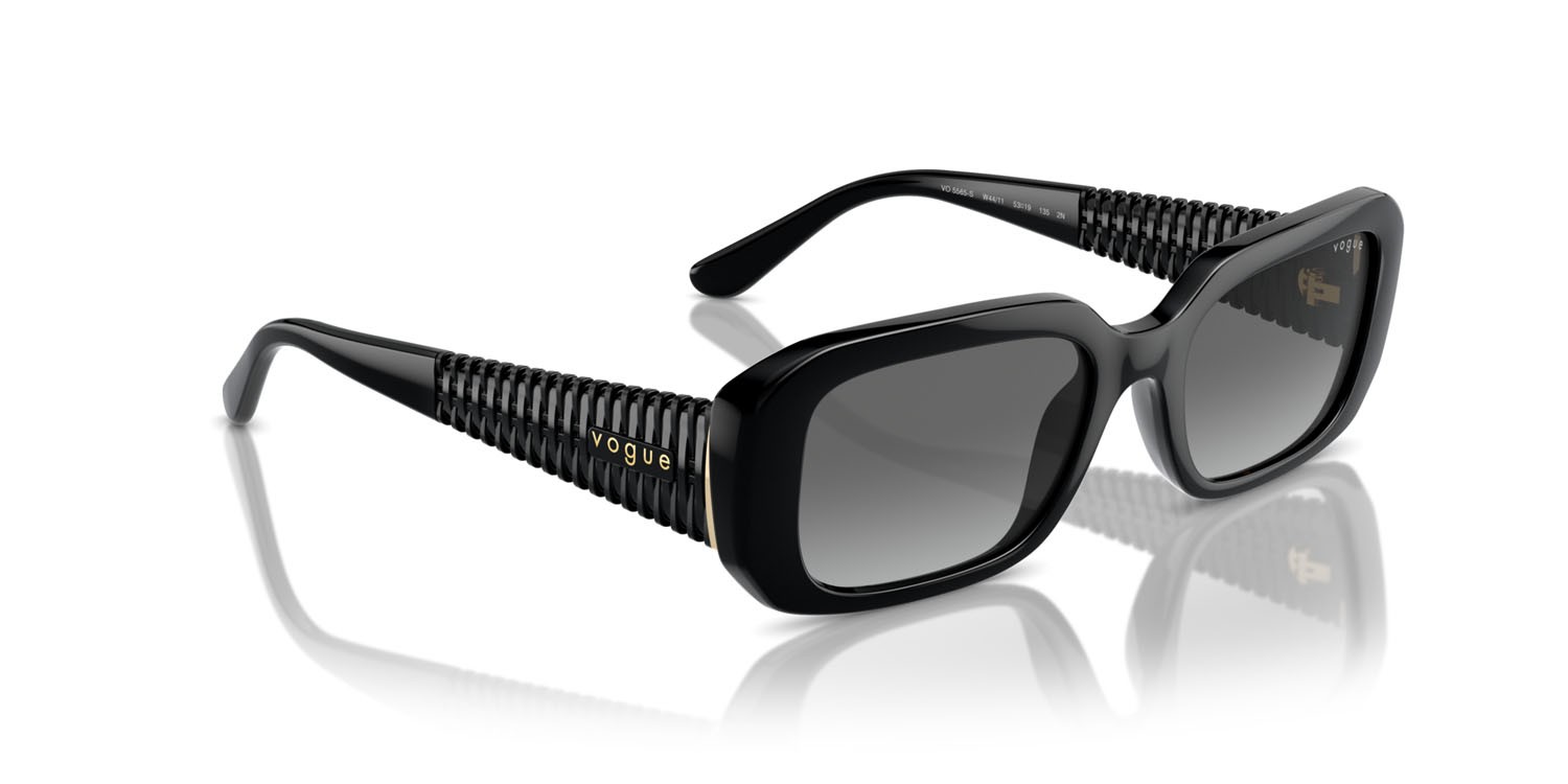 Occhiali da sole Vogue VO 5565S (W44/11) colore nero forma quadrato lenti sfumato grigio