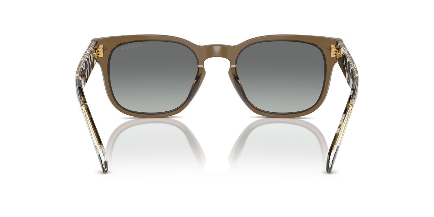 Occhiali da sole Vogue VO 5571S (314411) colore verde oliva trasparente forma quadrato lenti grigio sfumato