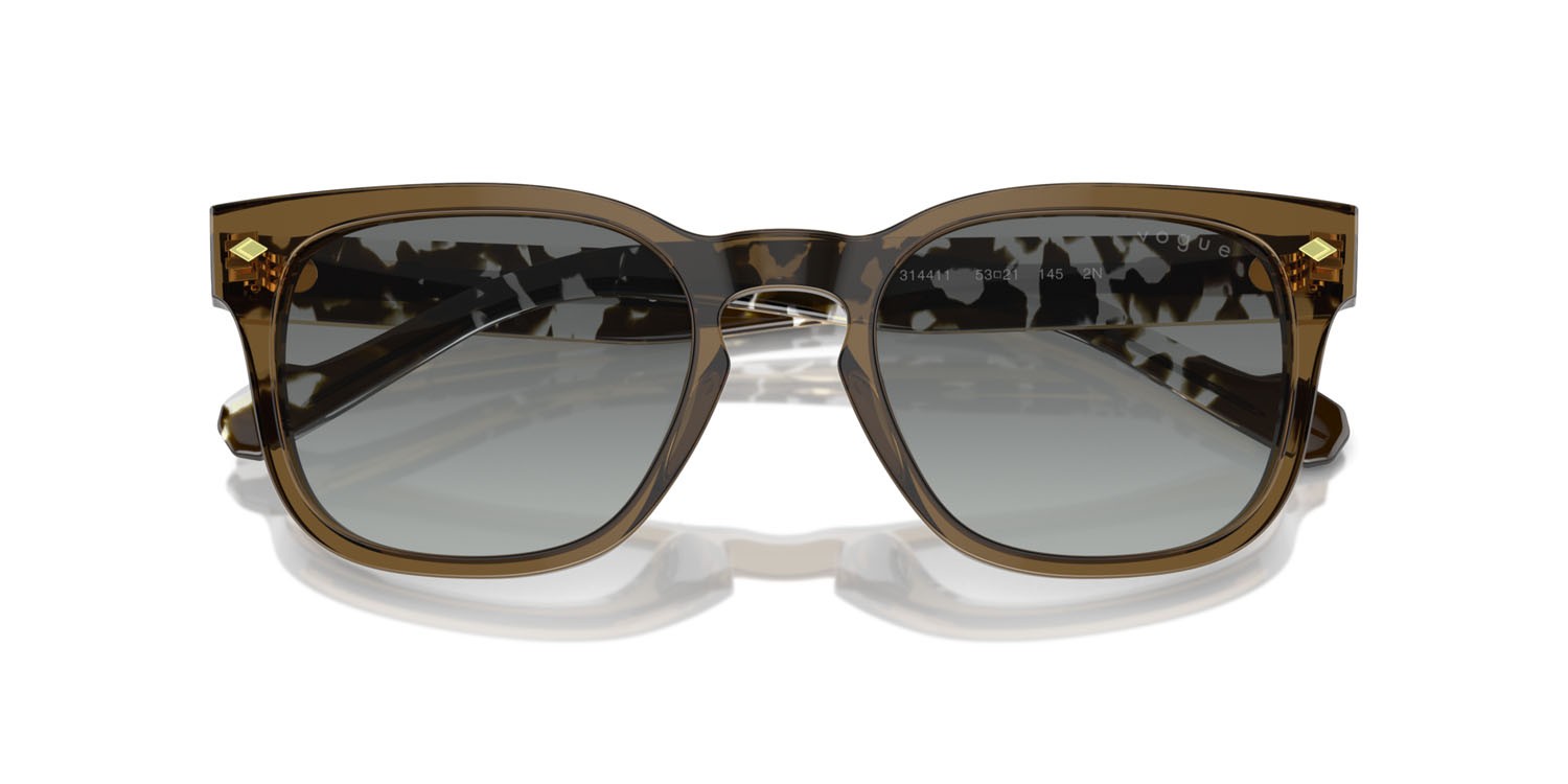 Occhiali da sole Vogue VO 5571S (314411) colore verde oliva trasparente forma quadrato lenti grigio sfumato