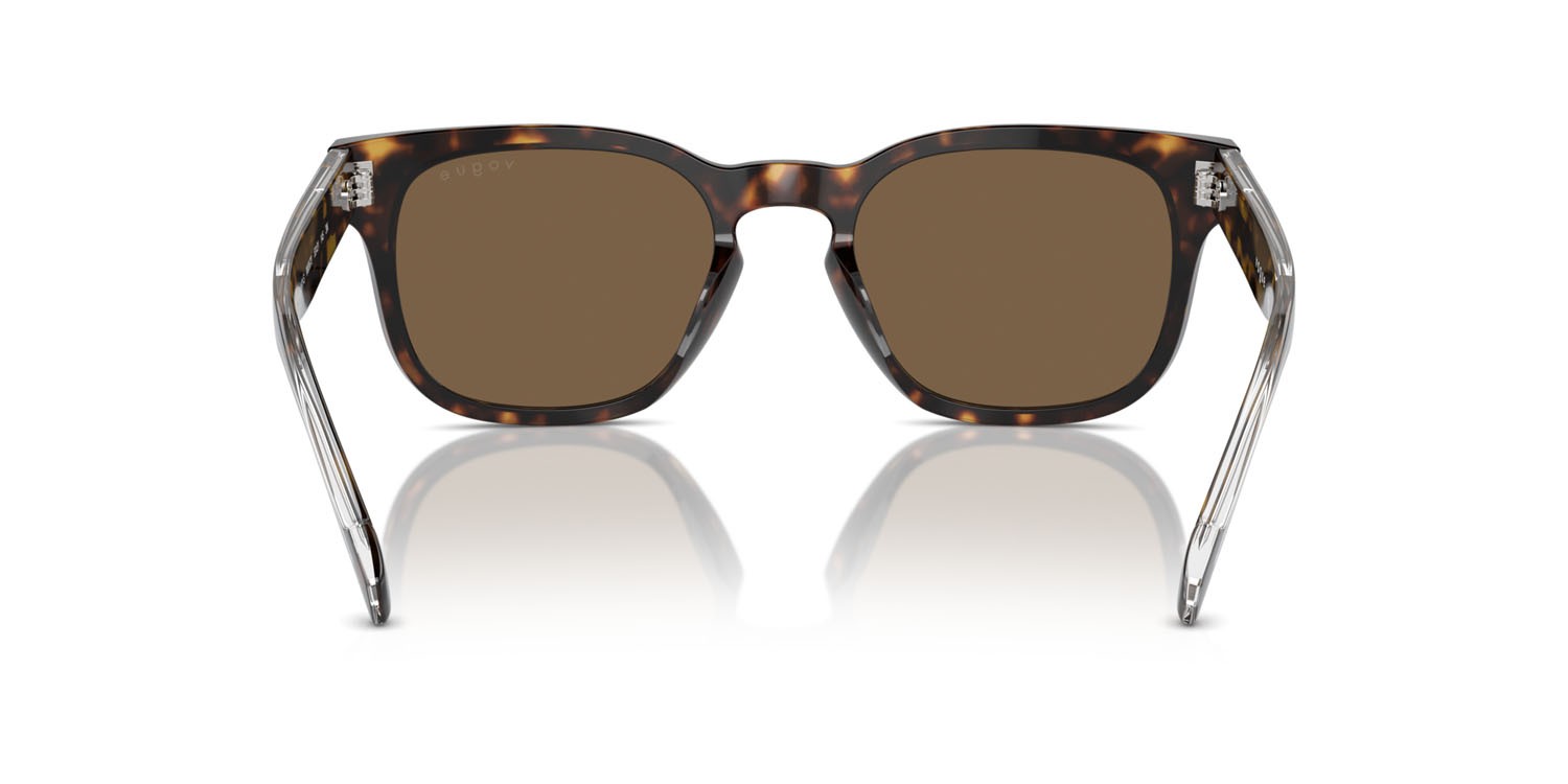 Occhiali da sole Vogue VO 5571S (W65673) colore havana scuro forma quadrato lenti marrone scuro