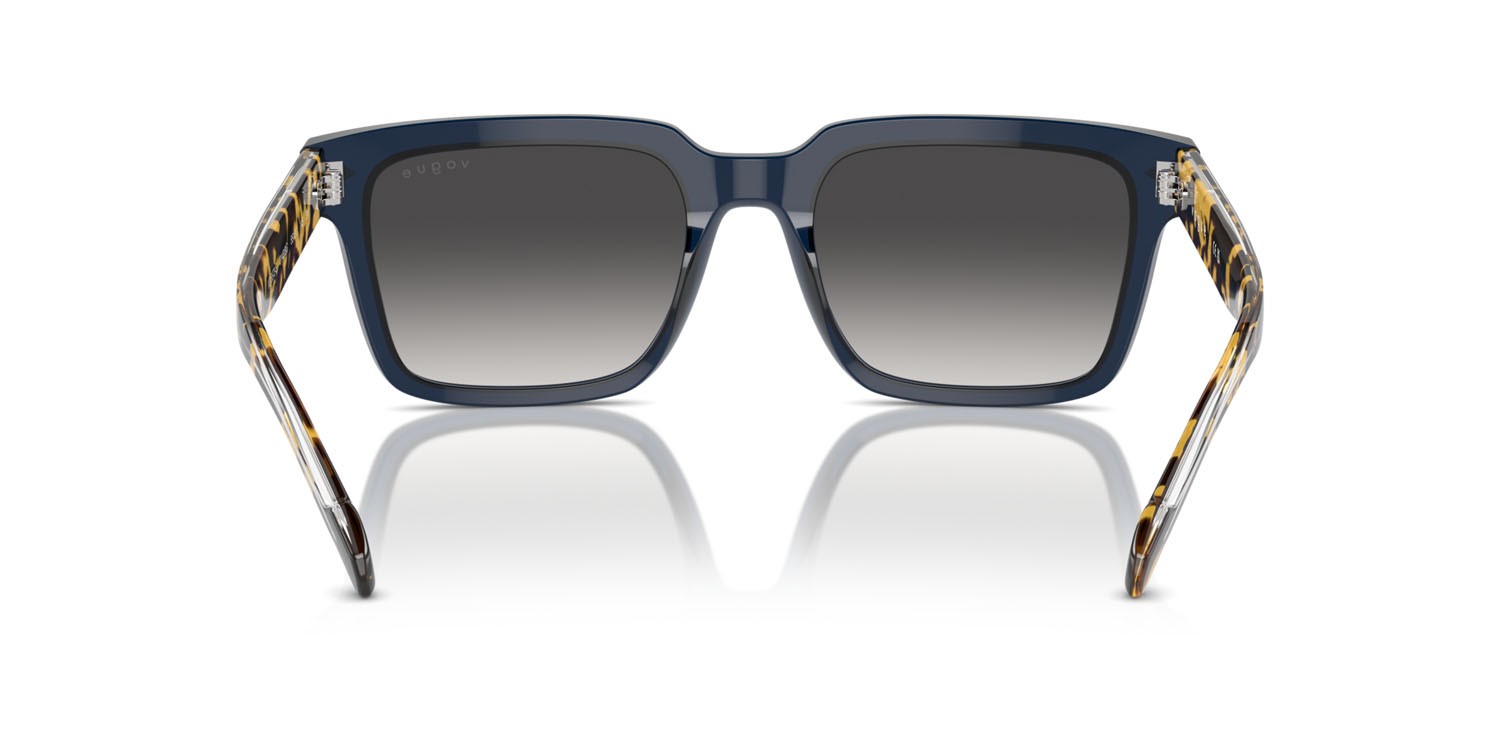 Occhiali da sole Vogue VO 5573S (31438G) colore blu trasparente forma quadrato lenti grigio sfumato nero