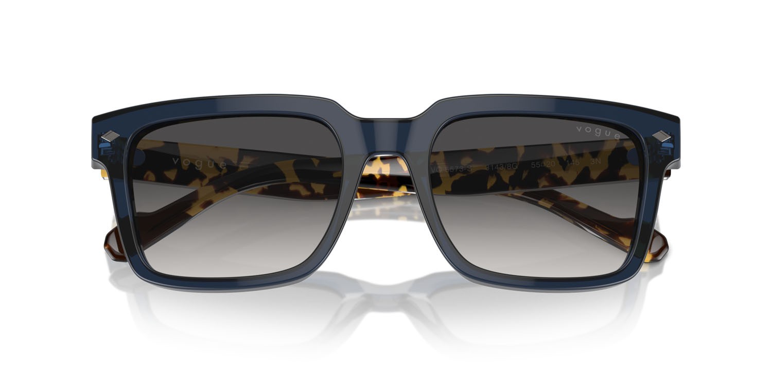 Occhiali da sole Vogue VO 5573S (31438G) colore blu trasparente forma quadrato lenti grigio sfumato nero