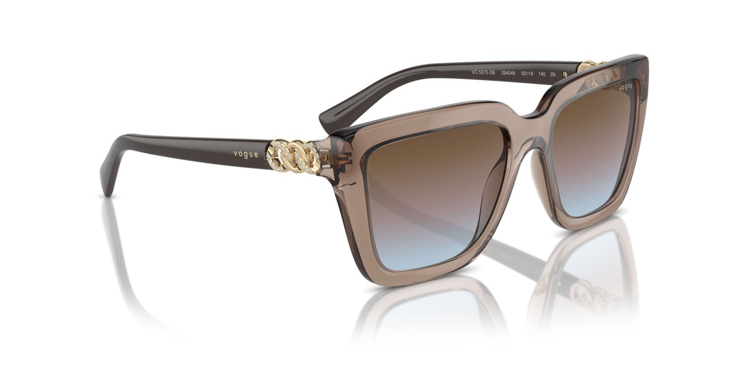 Occhiali da sole Vogue VO 5575SB (294048) colore marrone trasparente forma farfalla lenti azzurro sfumato rosa sfumato marrone