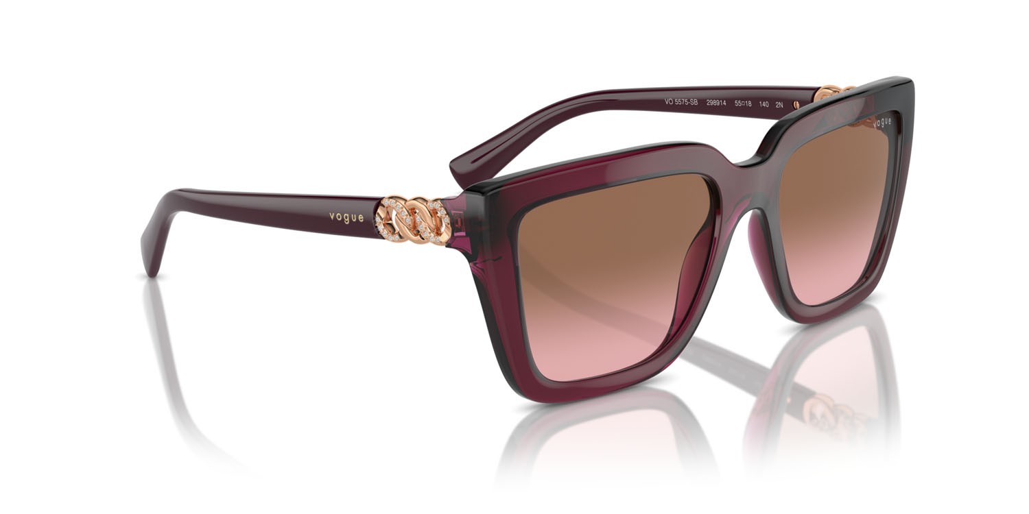 Sonnenbrillen Vogue VO 5575SB (298914) farbe rosso ciliegia trasparente form schmetterling gläser rosa sfumato marrone