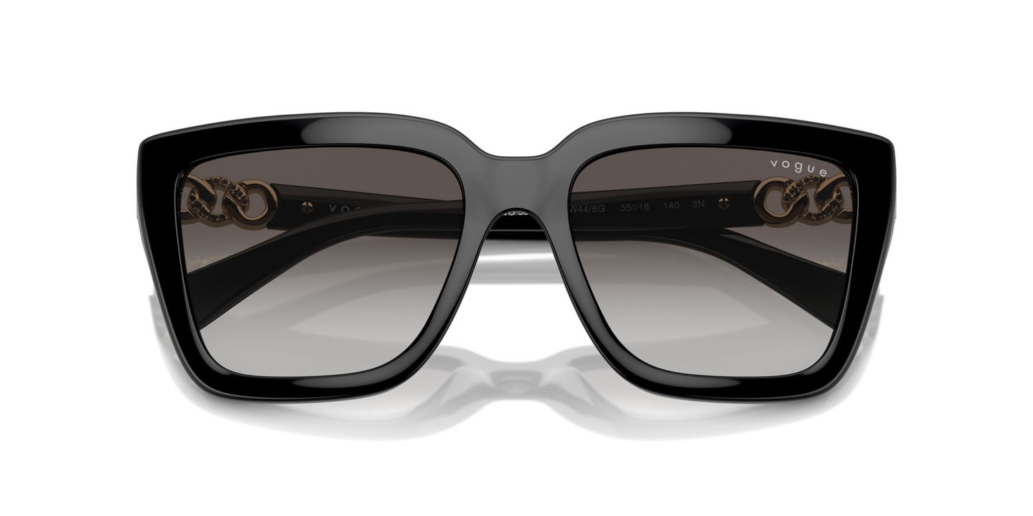 Occhiali da sole Vogue VO 5575SB (W44/8G) colore nero forma farfalla lenti grigio sfumato nero