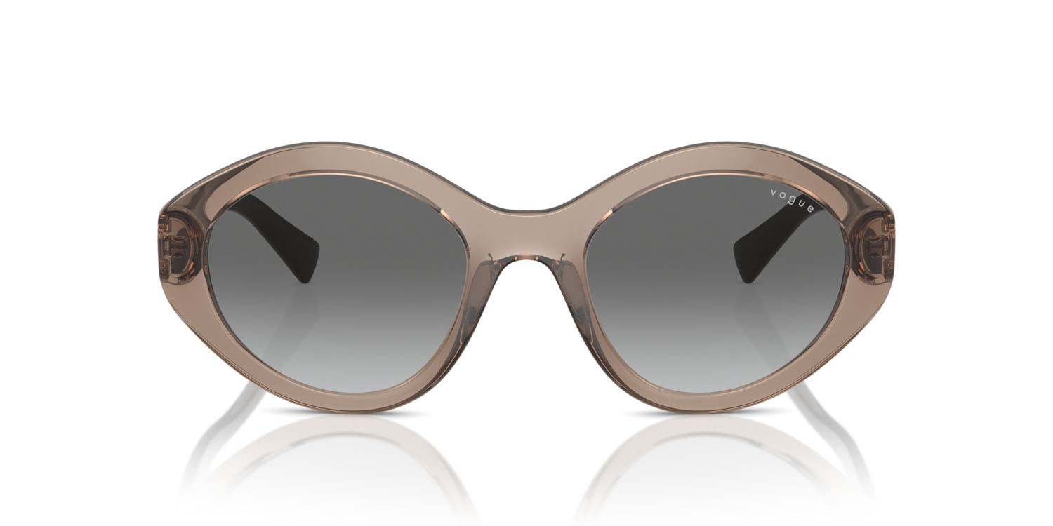 Occhiali da sole Vogue VO 5576SB (294011) colore marrone trasparente forma ovale lenti grigio scuro sfumato