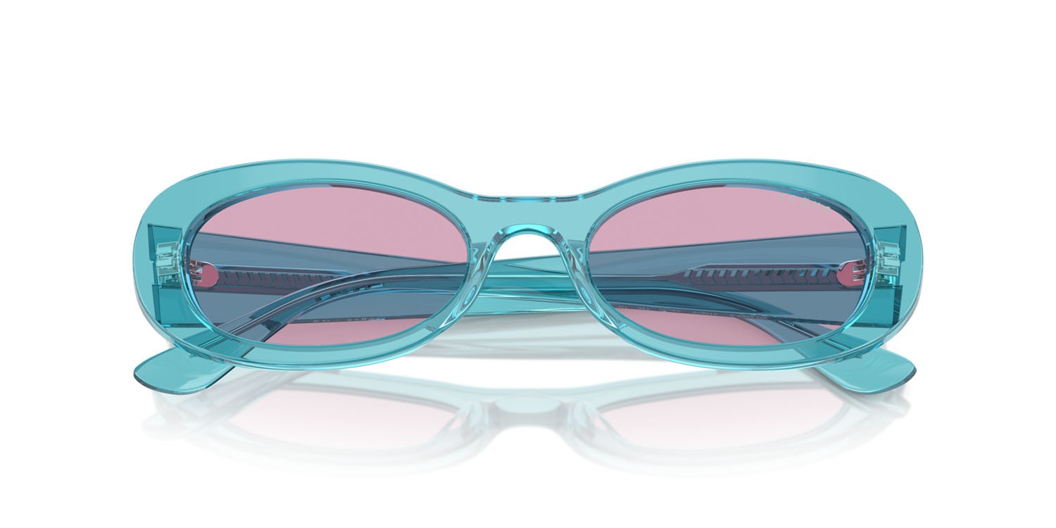Occhiali da sole Vogue VO 5582S (316676) colore turchese trasparente forma ovale lenti viola