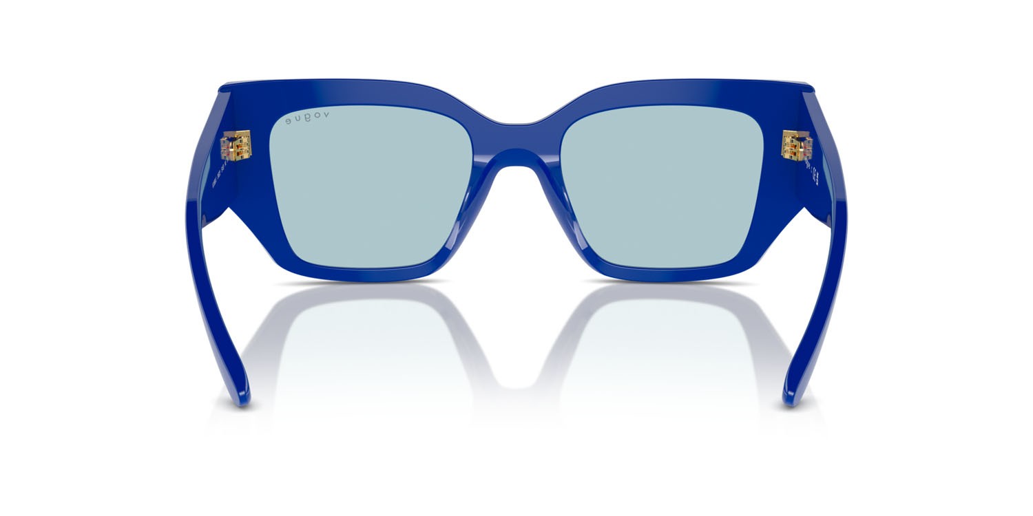 Sunglasses Vogue VO 5583S (316272) color blu pieno shape irregular lenses azzurro chiaro