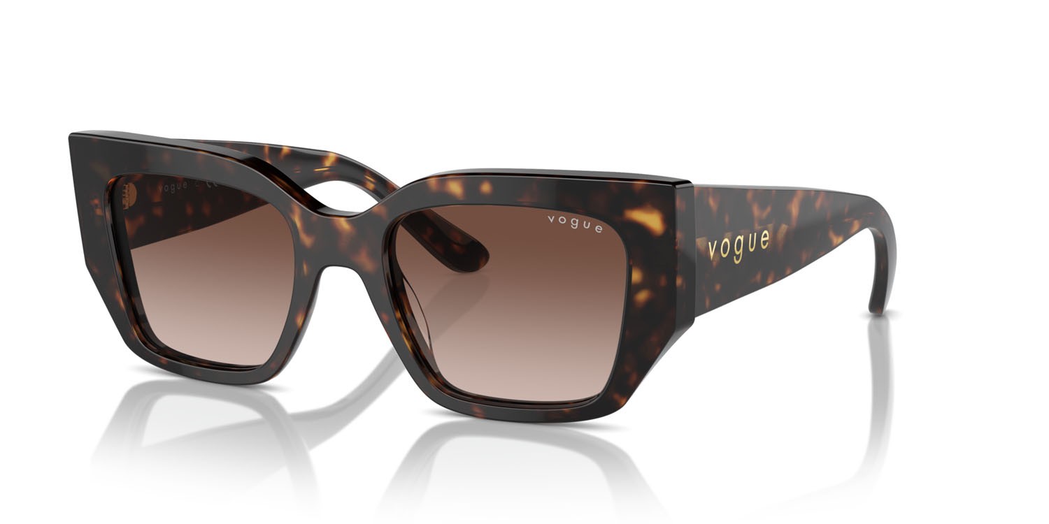 Occhiali da sole Vogue VO 5583S (W65613) colore havana scuro forma irregolare lenti marrone sfumato
